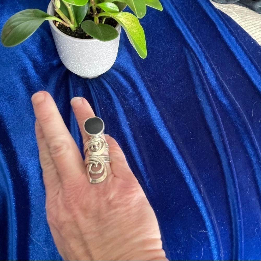 Stainless Steel ring, made w/ Oneida Fork. Crafted into a ring with black onyx. - Picture 9 of 12